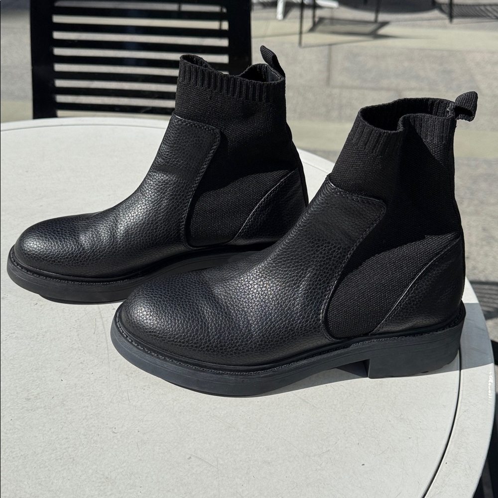 Bershka black pebbled Vegan leather Chelsea sock bootie size 7.5